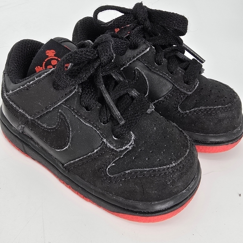 nike Dunk Low GS 'Halloween' 2009 size infants kids 4 black and red shoes - Picture 2 of 7
